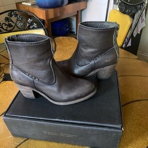 Frye Leslie Artisan Short Booties